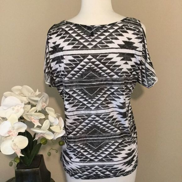 Inc International Concepts Tribal Pattern‎ Cold Shoulder Tee Rhinestones Size S - Picture 3 of 8